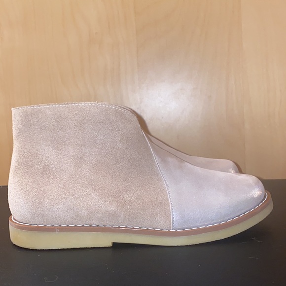 Girls silver boots -like new - Picture 4 of 4